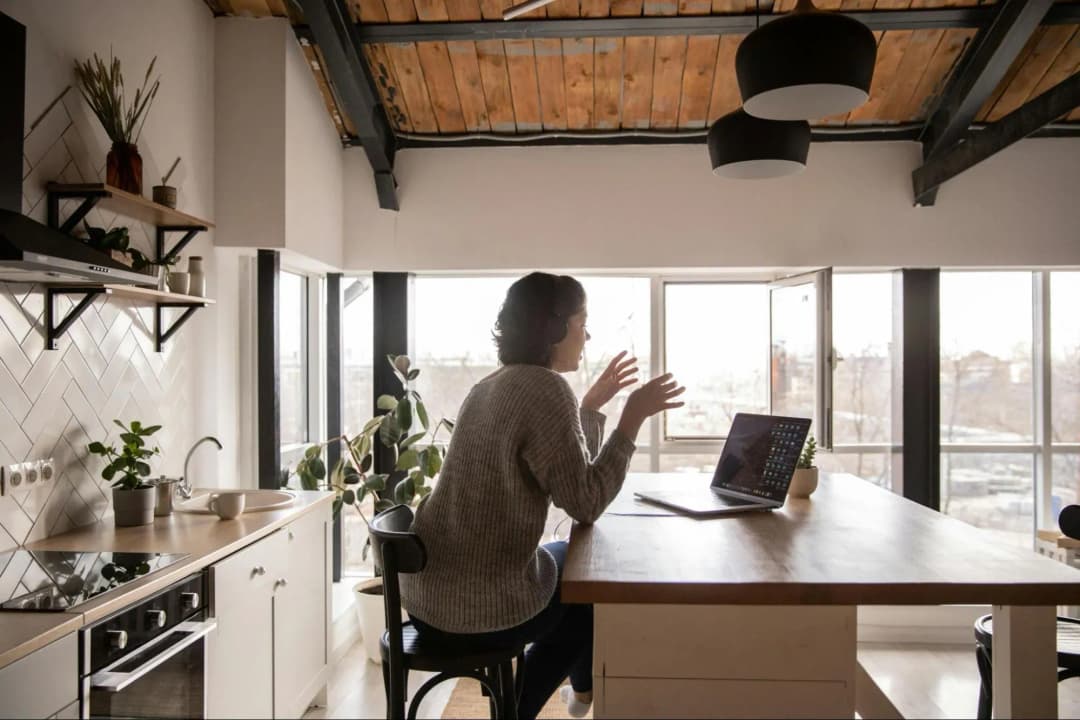 What is the Difference Between Outsourcing and Offshoring?
